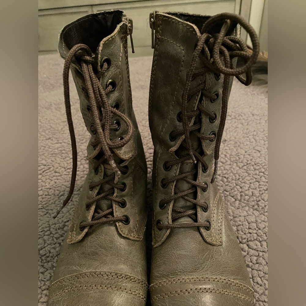 Steve Madden Lace Up Boots